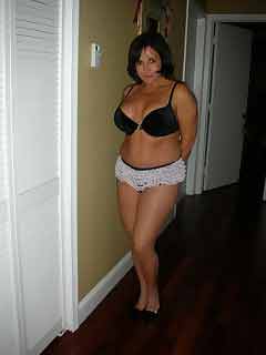 romantic female looking for guy in Greenville, Illinois